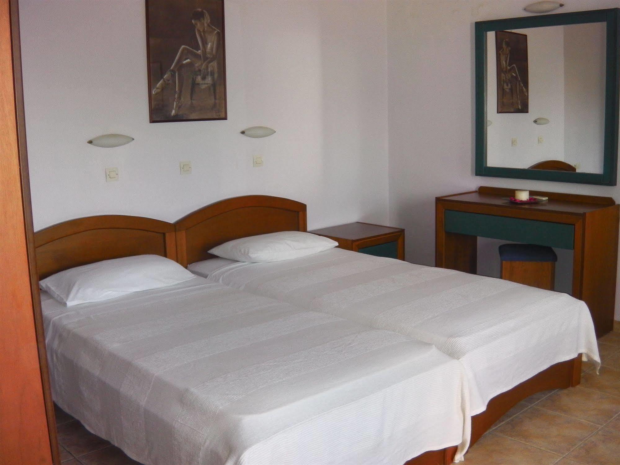 פליאוחורה Viena Rooms & Apartments מראה חיצוני תמונה